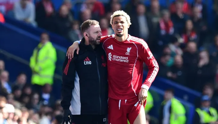 Liverpool a subi un nouveau coup dur alors que Hugo Ekitike quitte le terrain en larmes lors du choc de Brighton