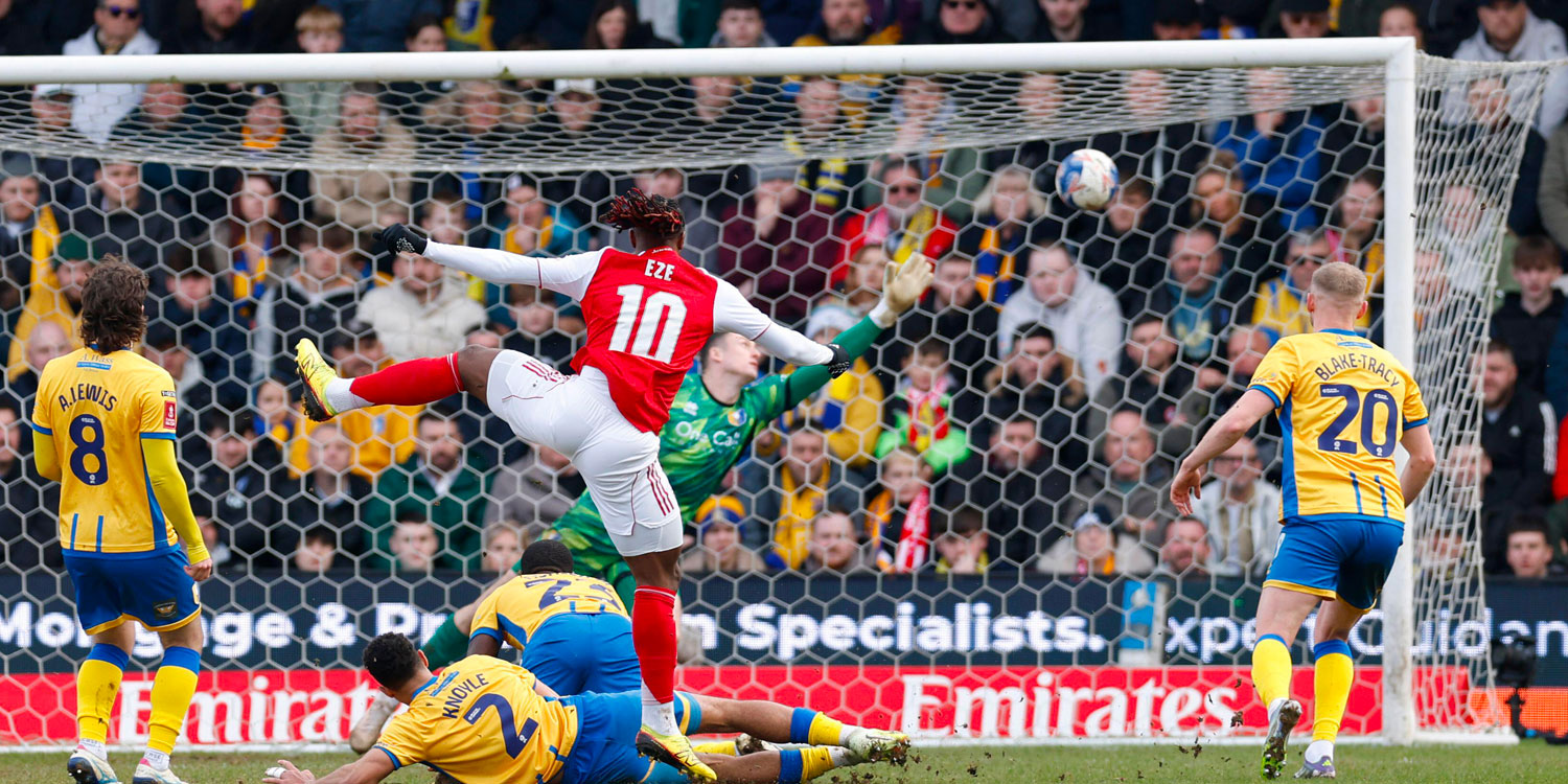 Mansfield Town 1-2 Arsenal : les buts de Madueke et Eze font le travail