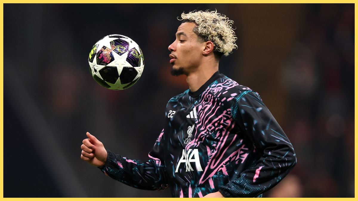 Hugo Ekitike of Liverpool warms up