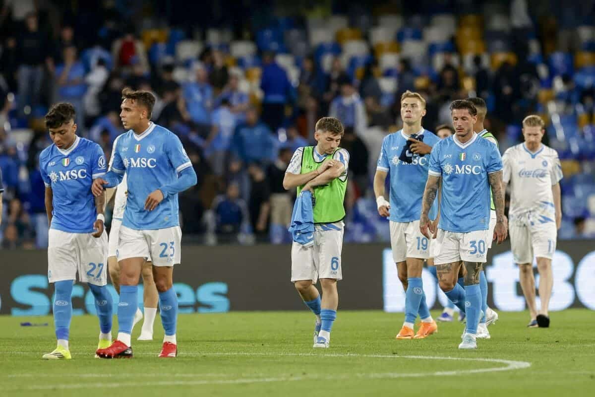 Naples et Dortmund perdent tous les deux mais mettent fin à leurs espoirs de titre