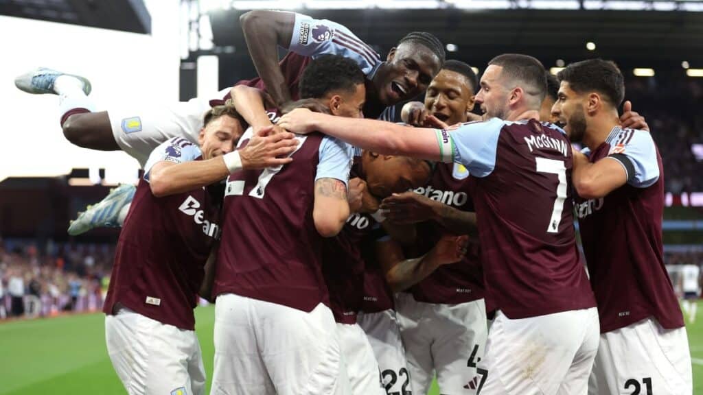 Footballeurs jouant pour l'Aston Villa Football Club