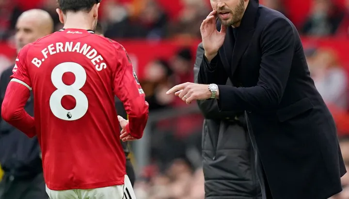 Comment le capitaine de Man United, Bruno Fernandes, pourrait aider Michael Carrick à obtenir un rôle à long terme à Old Trafford