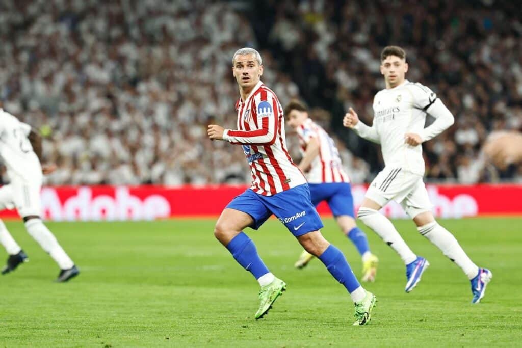 Antoine Griezmann en action pour l'Atletico Madrid contre le Real Madrid