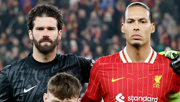 Virgil van Dijk veut que la star de Liverpool reste à Anfield au milieu des rumeurs de sortie estivale