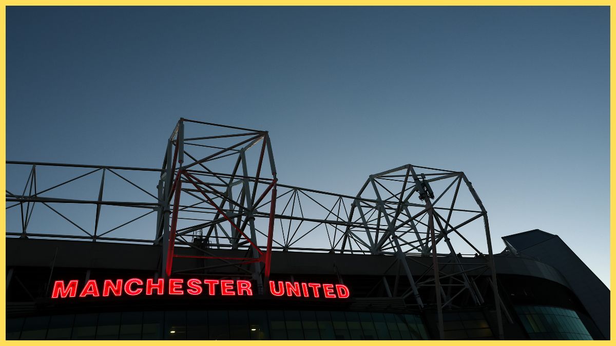 Vue générale à l'extérieur du stade avant le match aller des quarts de finale de l'UEFA Women's Champions League 2025/26 entre le Manchester United FC et le FC Bayern München à Old Trafford