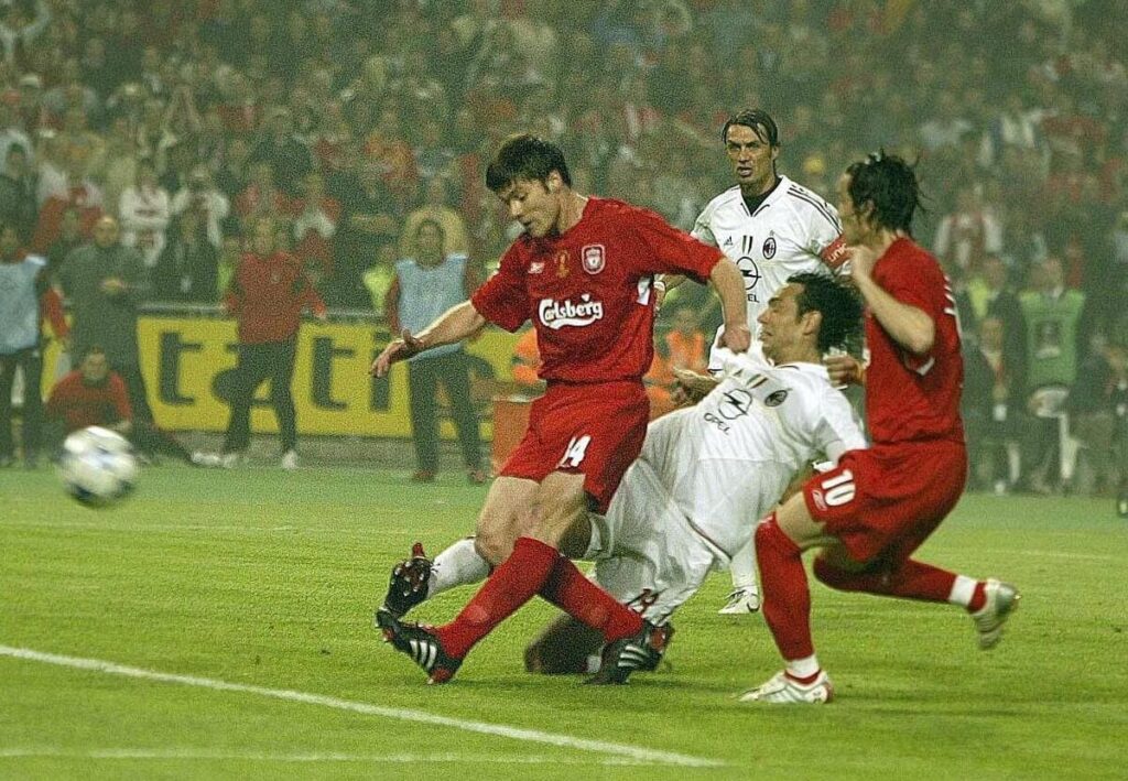 Xabi Alonso joue pour Liverpool