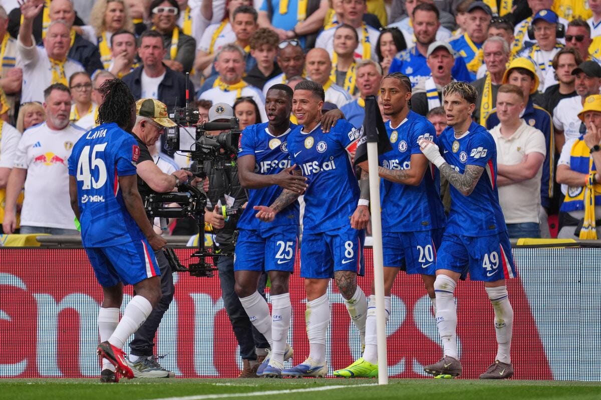 Compositions, statistiques et avant-premières alors que les Black Cats et les Blues se battent pour l'Europe