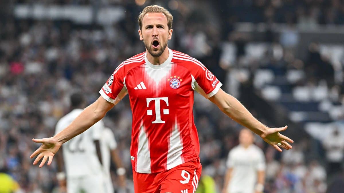 Kane réussit un triplé alors que le Bayern réalise un doublé national