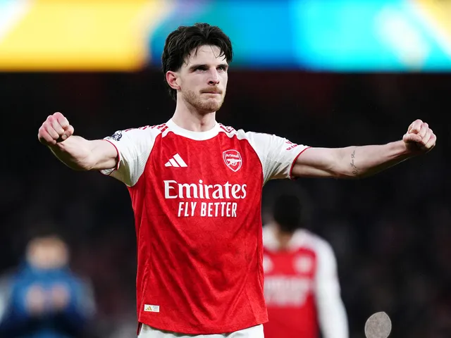 Declan Rice fait la fête à temps plein alors qu'Arsenal bat Sunderland le 7 février 2026