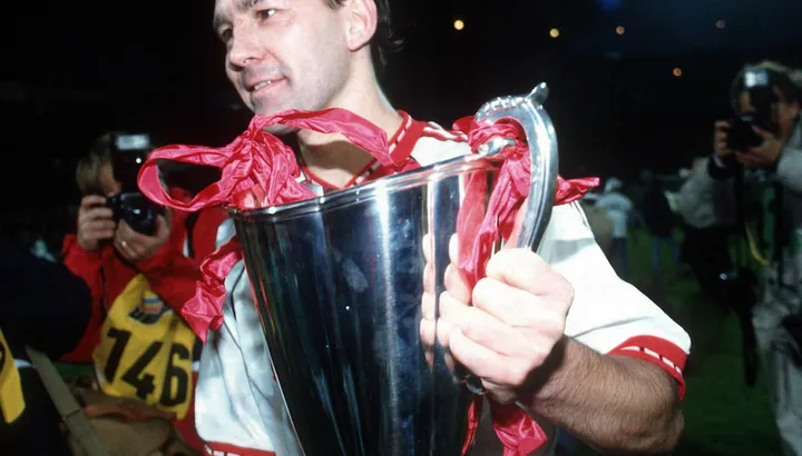 Avenir de Michael Carrick: Bryan Robson rend son verdict managérial alors que Man United assure son retour en Ligue des champions