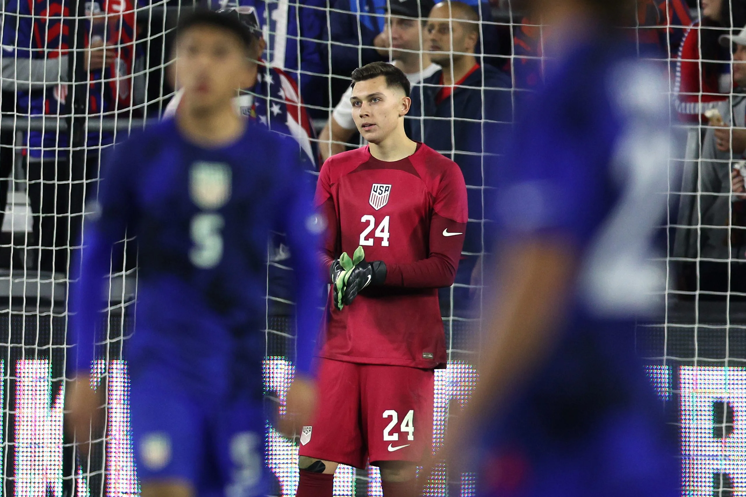 Gabriel Slonina playing for USA.