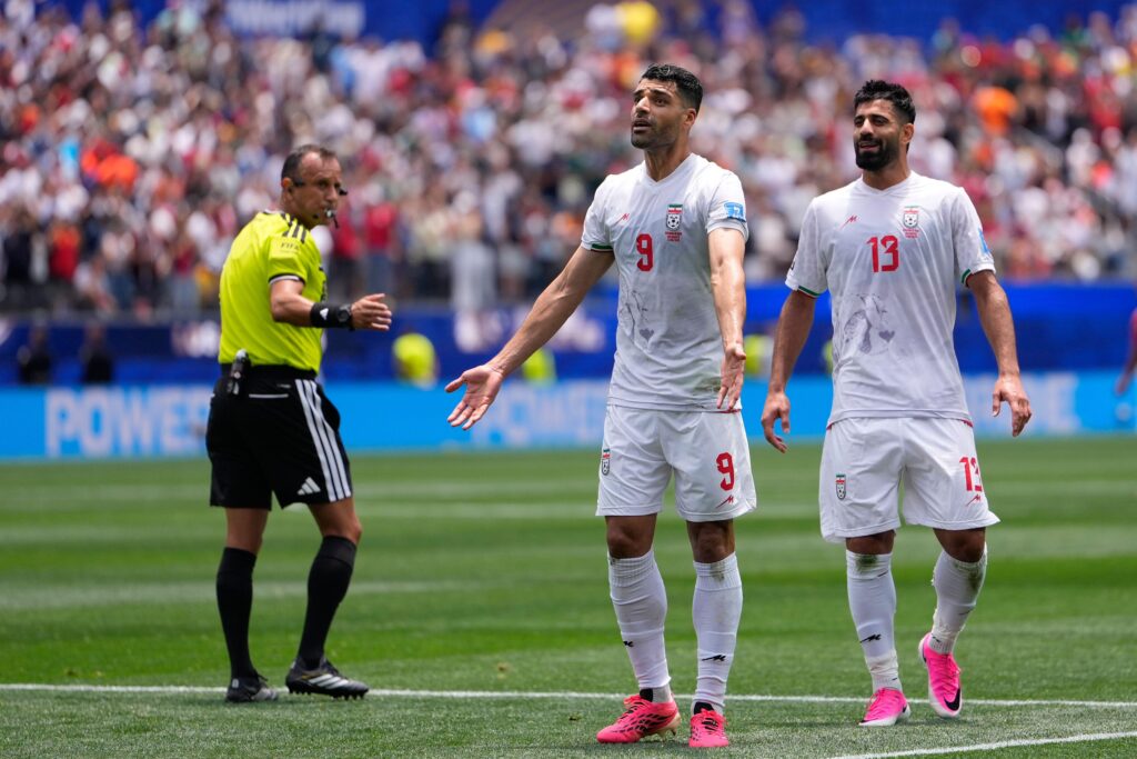 Le capitaine iranien Taremi critique la FIFA pour une Coupe du Monde "catastrophe" alors que son pays attend sa qualification