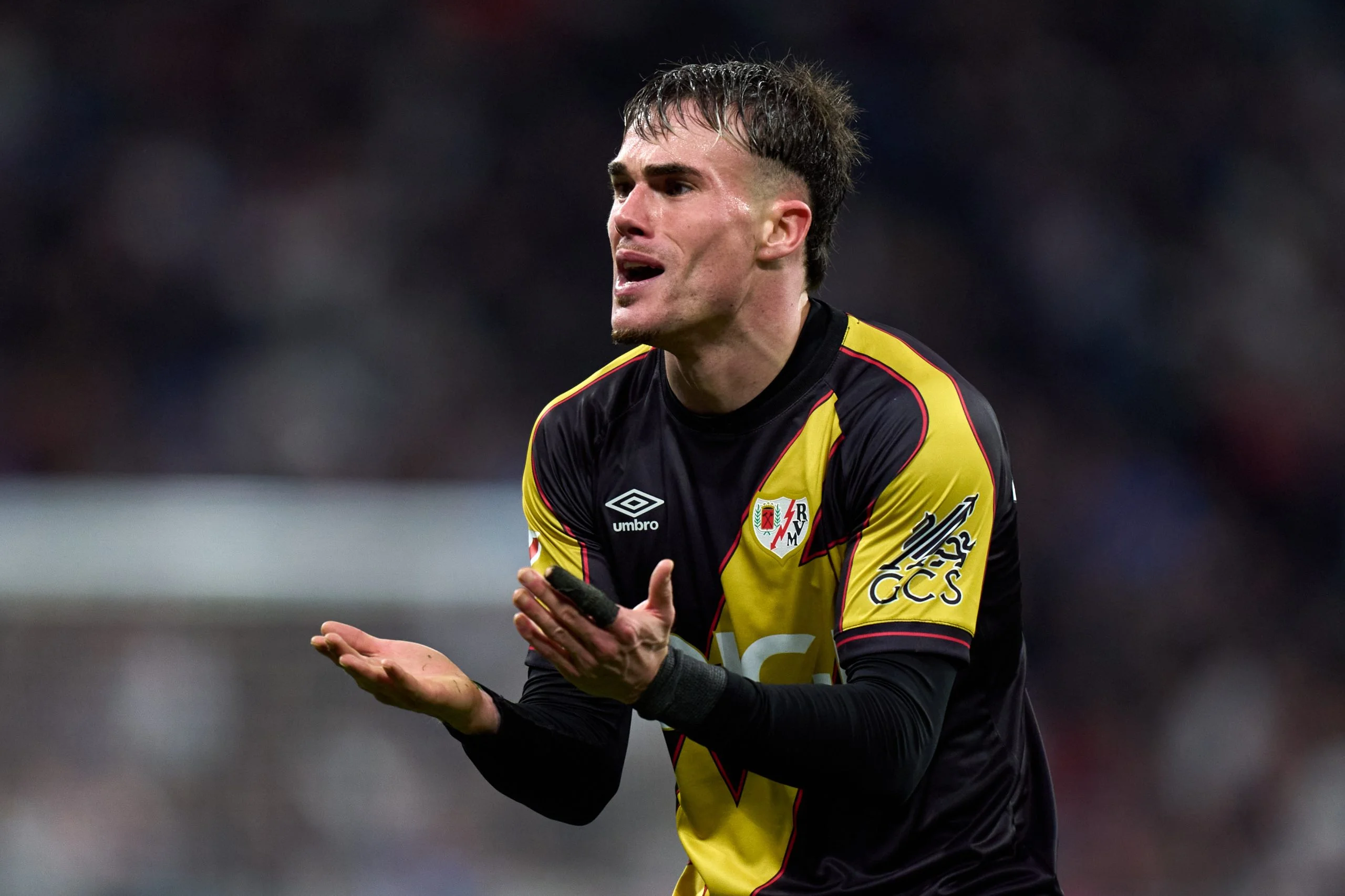 Pep Chavarria protests a decision for Rayo Vallecano