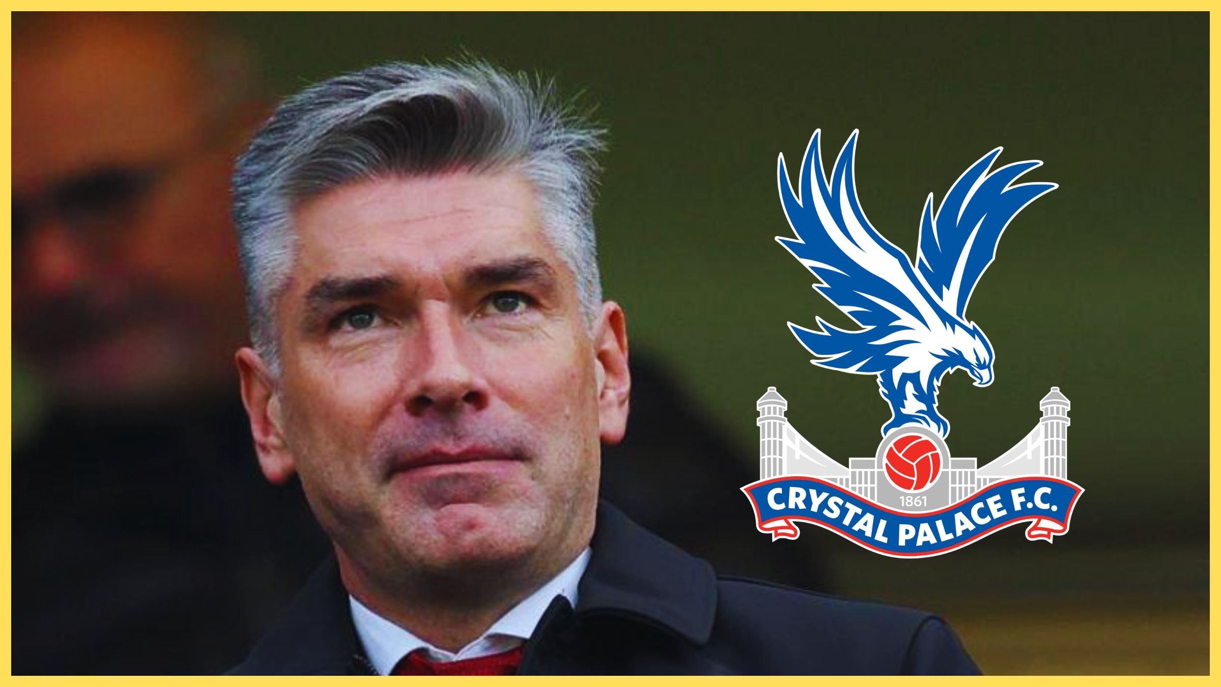 Le directeur sportif de Liverpool, Richard Hughes, photographié à côté de l'écusson du club Crystal Palace.