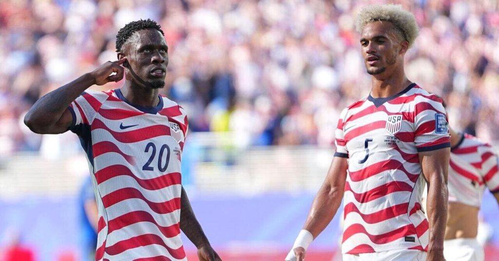 Folarin Balogun célèbre un but pour les États-Unis