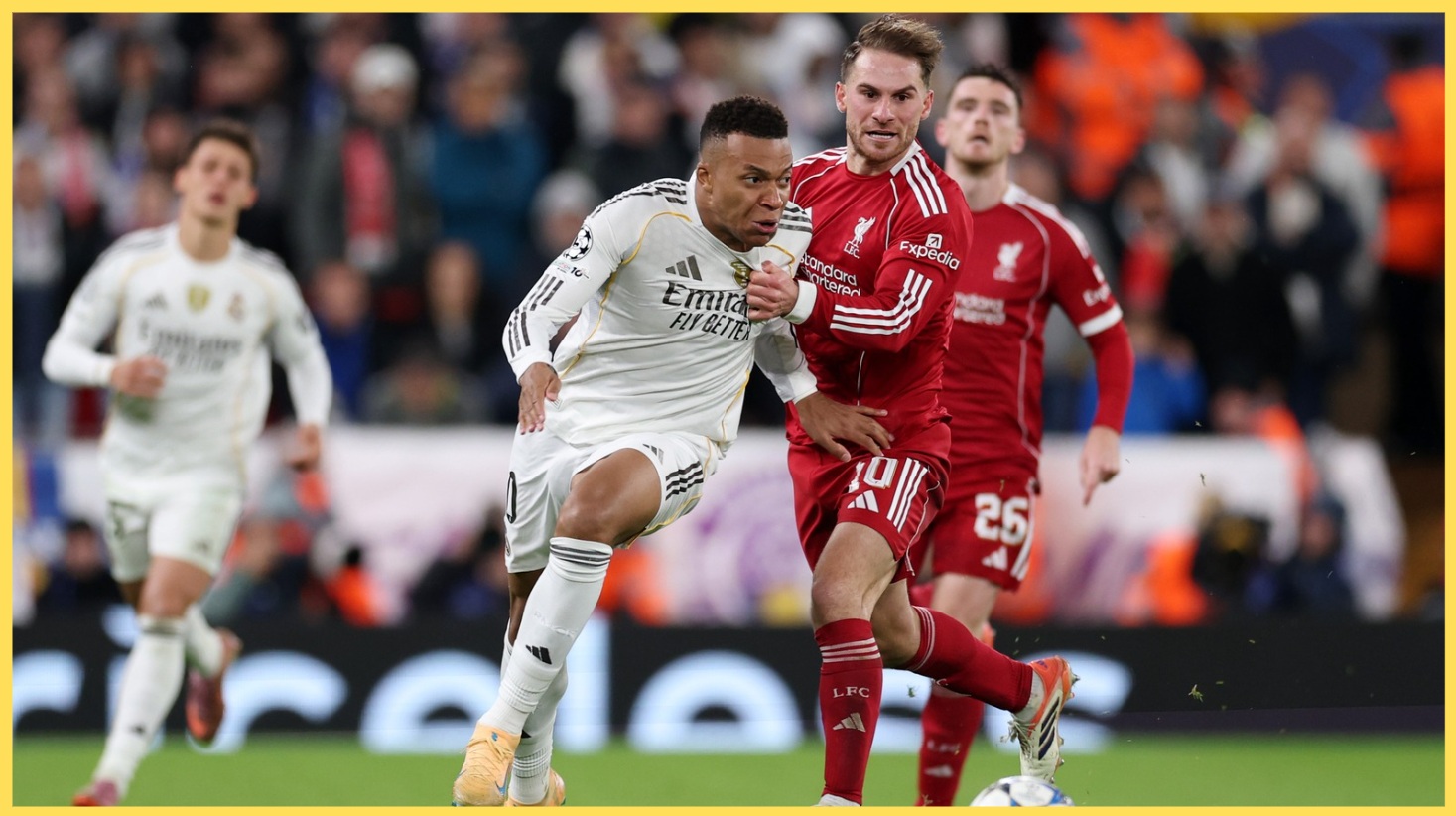 Kylian Mbappé et Alexis Mac Allister cherchent la possession