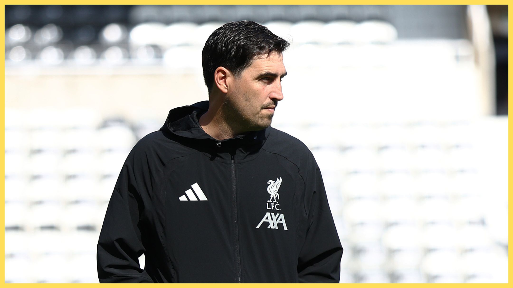 Le manager de Liverpool, Andoni Iraola, regarde avant le match de Newcastle.