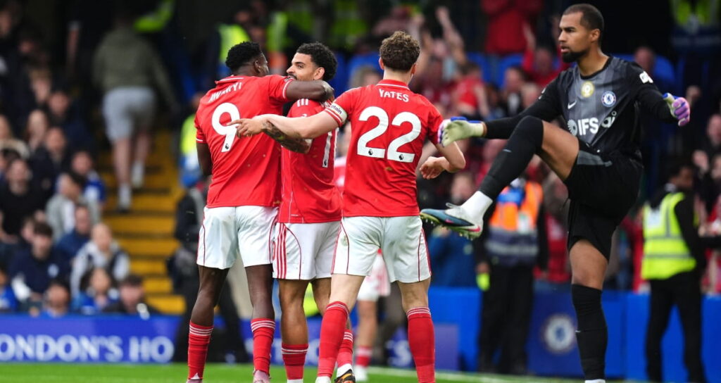 Les joueurs de Nottingham Forest célèbrent leur score contre Chelsea