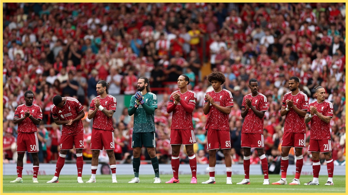 Liverpool players observe a minute
