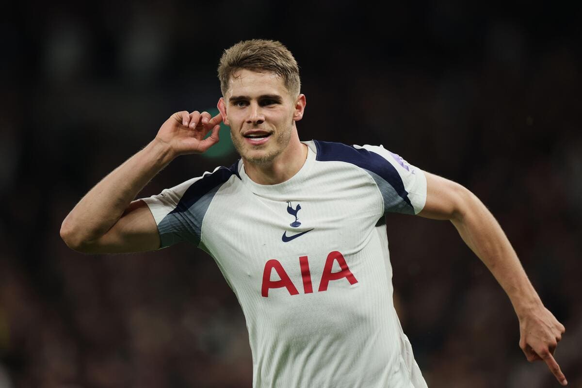 Tottenham : Mickey van de Ven signe un nouveau contrat de cinq ans