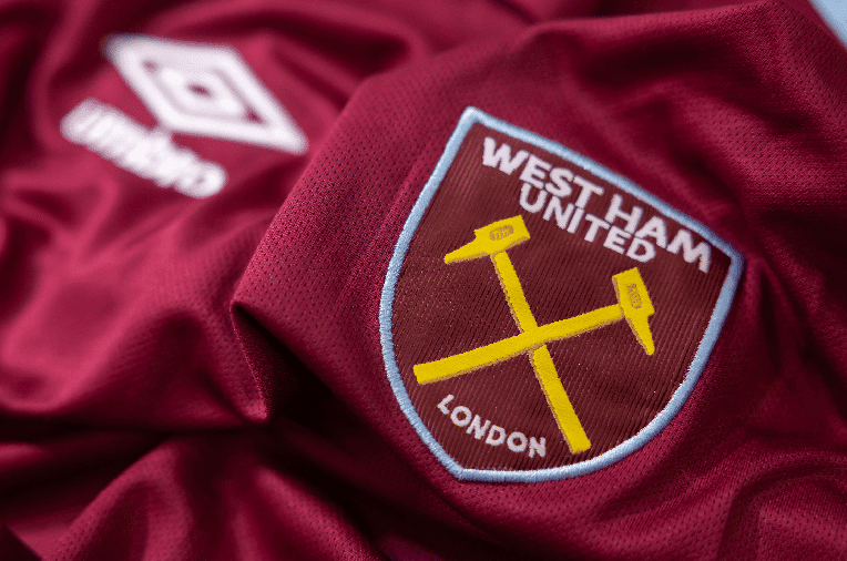 West Ham recrute le milieu de terrain du Celtic Engels et bat le record de transfert de l'EFL