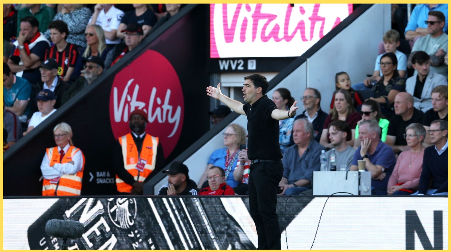 Andoni Iraola reacts during Liverpool