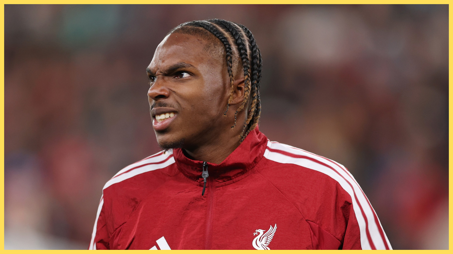 Le défenseur central de Liverpool, Jeremy Jacquet, grimace avant le match de Ligue des champions.