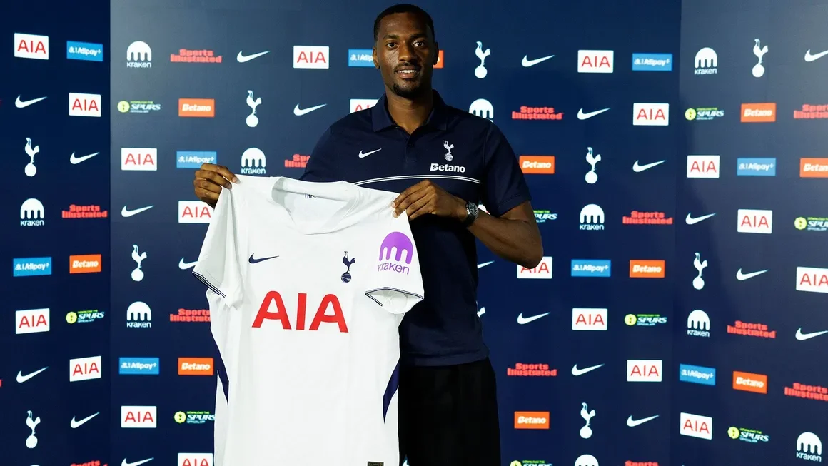 OFFICIEL : Tosin rejoint Tottenham pour 12 millions d'euros alors que Chelsea encaisse