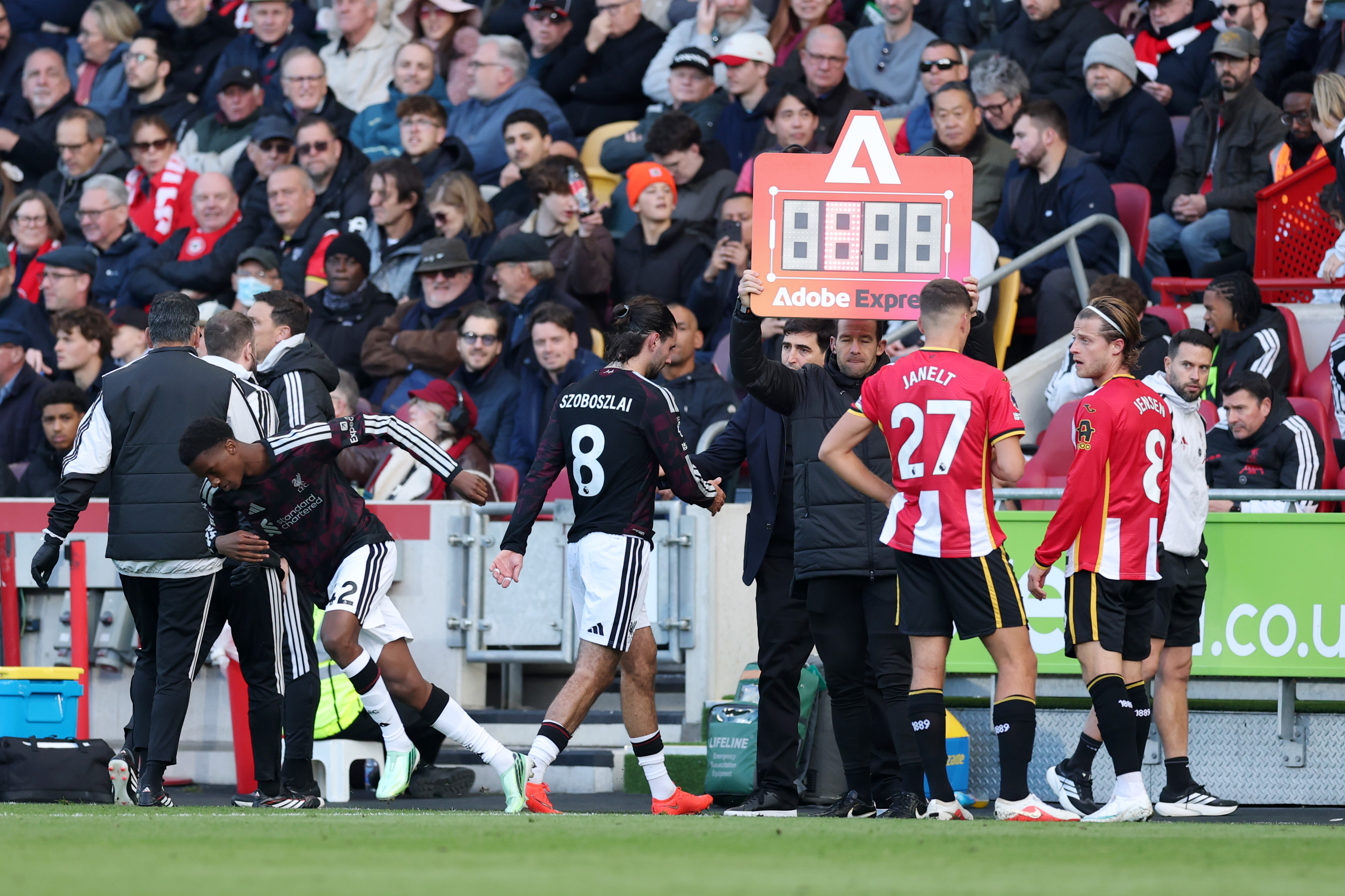 Dominik Szoboszlai se blesse lors du match de Liverpool contre Brentford