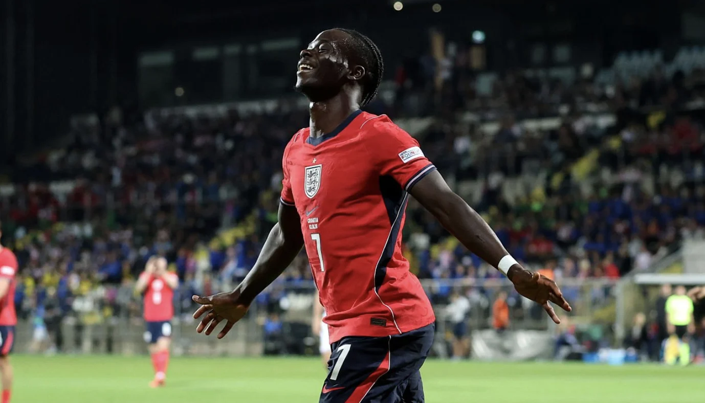 Les garçons d'Arsenal dans les buts de l'Angleterre et de l'Espagne