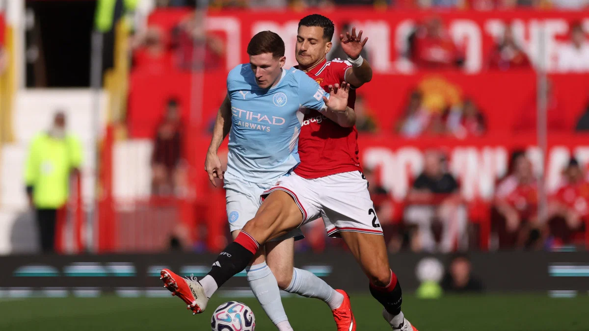 Picture of Diogo Dalot and Elliot Anderson